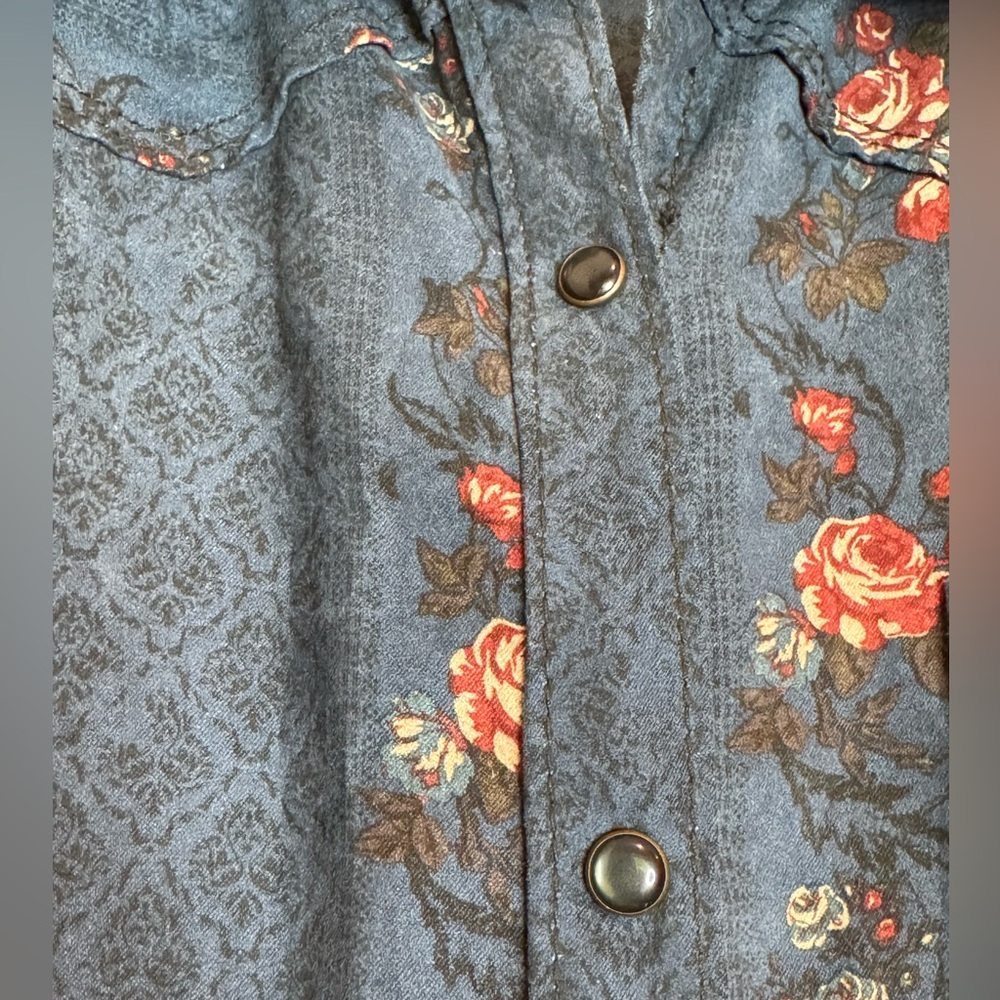 NWOT LEGACY FALLS For Her Blue Floral Button-Down Shirt - Picture 4 of 9